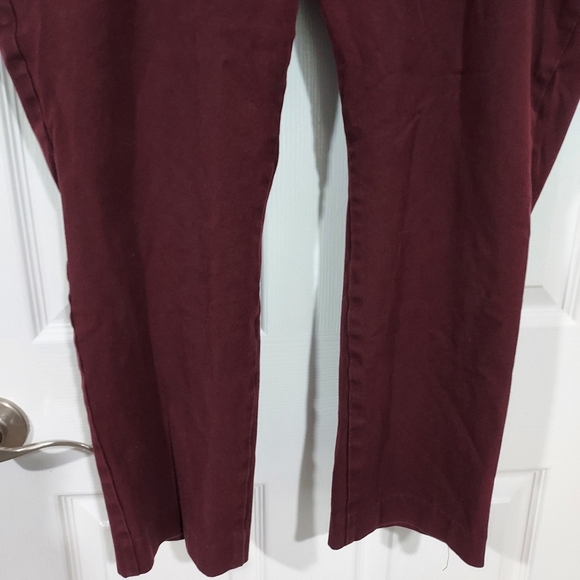 Old Navy Wine High-Rise Pixie Secret-Smooth Pockets Pant in Size 18 - Picture 4 of 11